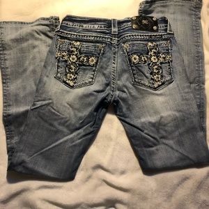 Size 28 Miss Me Jeans. Worn a few times!